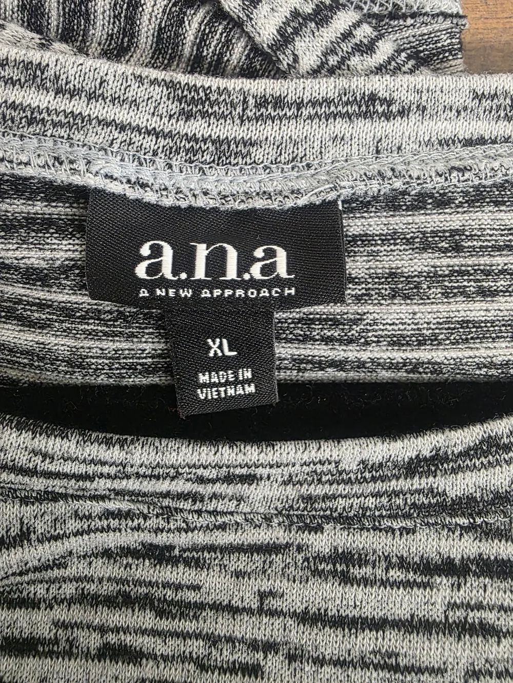 a.n.a Heathered Black and White Relaxed Pullover (0710)